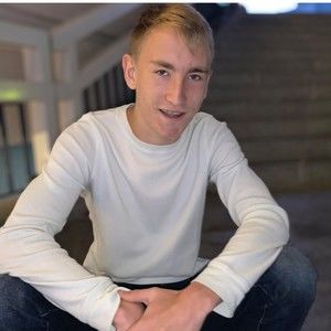 Meet your Posher, Alex